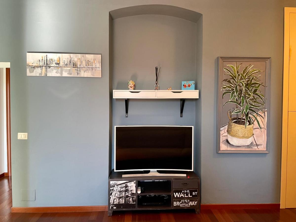 The Painting Apartment. A And Lovely In * Milán